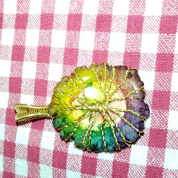 New Rainbow Solar Quartz Pendant - Picture 4 of 6